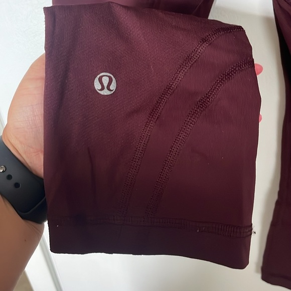 Lululemon Size 6 Maroon Crop Leggings w/ Accents - Picture 7 of 8